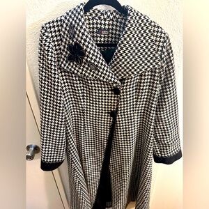 Wool, Vintage Houndstooth Coat by Aydan. Size 40. Made in Turkey.